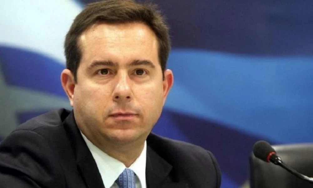 Μηταράκης: Ξεκινούν μαθήματα ελληνικών στις δομές μεταναστών